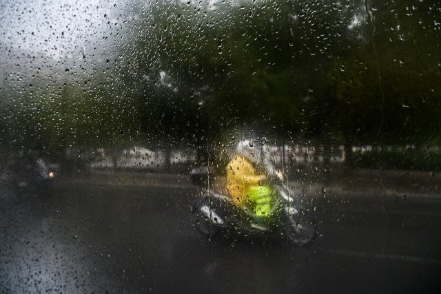 Έκτακτα-μέτρα-για-την-προστασία-των-εργαζομένων-στον-ιδιωτικό-τομέα-από-τα-ακραία-καιρικά-φαινόμενα,-τι-θα-ισχύσει-για-delivery-και-οικοδομές