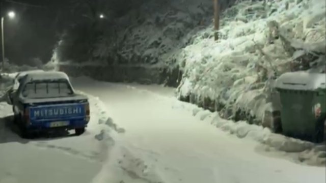 Σε-εξέλιξη-το-κύμα-κακοκαιρίας:-Στα-λευκά-έχει-ντυθεί-το-Καρπενήσι-και-η-Λίμνη-Πλαστήρα,-δείτε-βίντεο