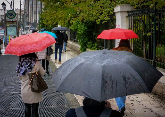 Κακοκαιρία:-Κλειστά-σχολεία,-αναστολή-εξετάσεων-στα-πανεπιστήμια-και-δικαιολογημένη-απουσία-στο-Δημόσιο