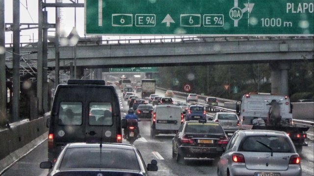 live-η-κίνηση-τώρα-στους-δρόμους-–-Ουρές-χιλιομέτρων-στον-Κηφισό,-πού-αλλού-υπάρχουν-προβλήματα