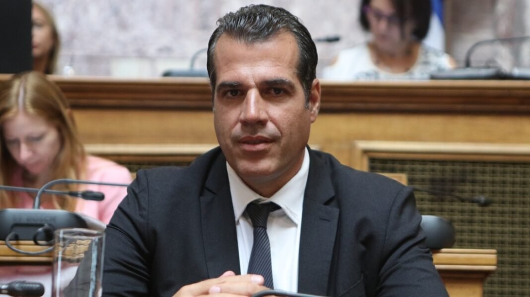 Πλεύρης: Με το νέο νομοσχέδιο δεν ποινικοποιείται η συμμετοχή σε ΜΚΟ, αυστηρότερες ποινές για τους λαθροδιακινητές