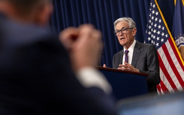 Ο-Τραμπ-προειδοποιεί-τον-Πάουελ-ότι-δεν-θα-“περάσει-ευχάριστα”-αν-παραμείνει-στη-fed