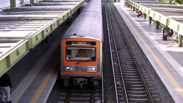 Εισροή-υδάτων-στον-Ηλεκτρικό-μεταξύ-Φαλήρου-και-Μοσχάτου:-Κλειστοί-οι-σταθμοί-Καλλιθέας-και-Μοσχάτου