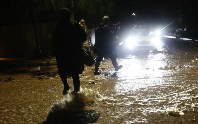 Ο Λέκκας εξηγεί γιατί χτυπήθηκε η Άνω Γλυφάδα από την κακοκαιρία: Το νότιο τμήμα του Υμηττού, η στερεοπαροχή και η κληρονομημένη τρωτότητα