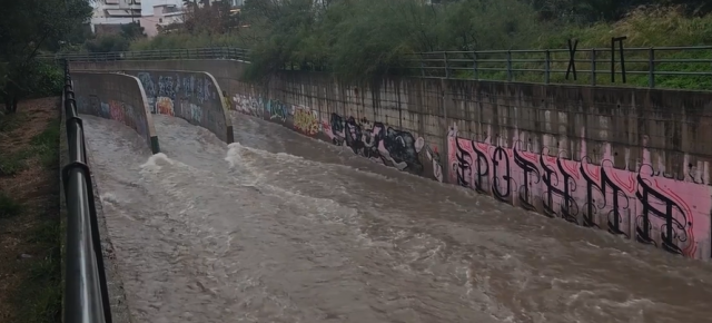 ​Φούσκωσε-ο-Ποδονίφτης:-Βίντεο-με-τα-ορμητικά-νερά-λίγο-πριν-την-εκβολή-στον-Κηφισό