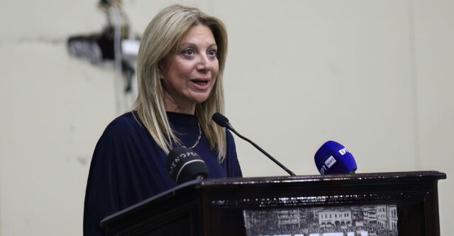 Η-αντιπολίτευση-βλέπει-ατζέντα-«Τea-party»-πίσω-από-την-Καρυστιανού:-Συντηρητικό-ακροατήριο,-καταγγελτική-πολιτική