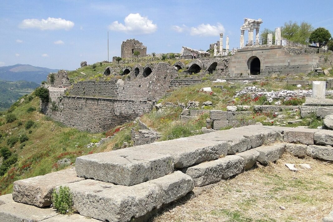 Ancient Roman Flask Confirms Medical Use of Feces Described in Classical Texts ancient-roman-flask-confirms-medical-use-of-feces-described-in-classical-texts