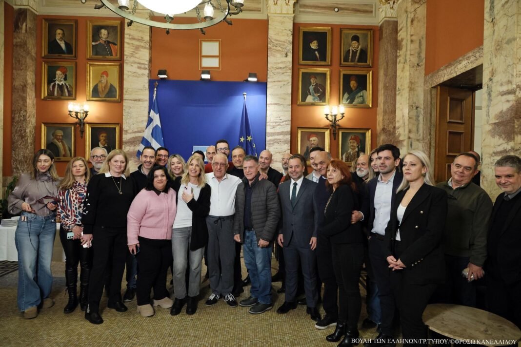 Βουλή:-Σε-βαρύ-κλίμα-η-κοπή-της-πίτας-των-κοινοβουλευτικών-συντακτών-–-Το-μήνυμα-του-Νικήτα-Κακλαμάνη-–-ΦΩΤΟ