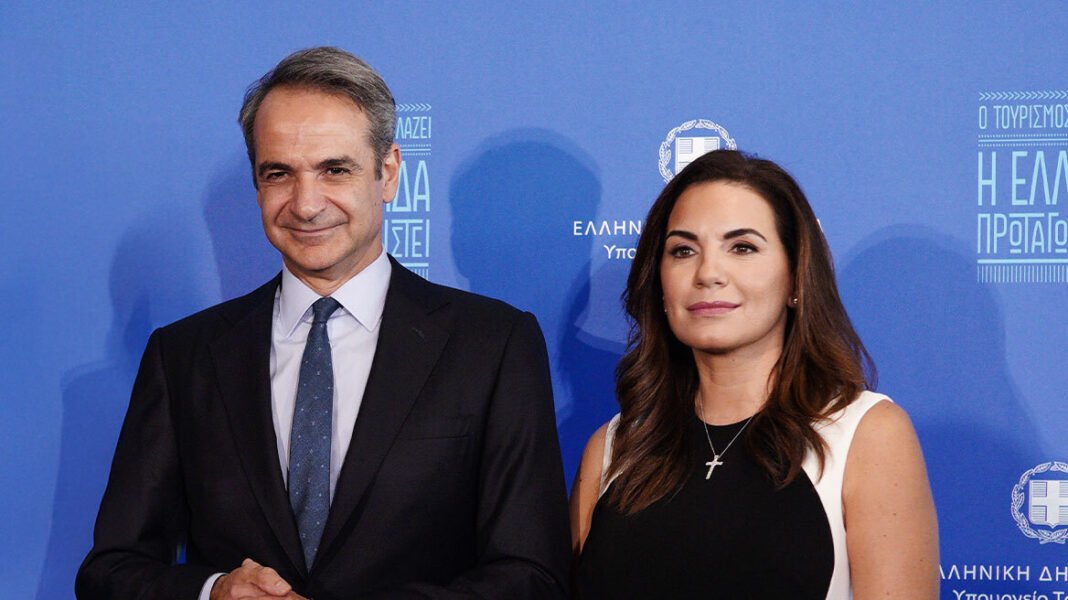 Κατ’ ιδίαν συνομιλία του πρωθυπουργού με την Όλγα Κεφαλογιάννη μετά το πέρας του υπουργικού