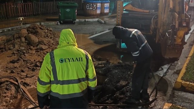 Αποκαταστάθηκε η κυκλοφορία στη Λεωφόρο Δημοκρατίας στα Μελίσσια μετά την καθίζηση του οδοστρώματος