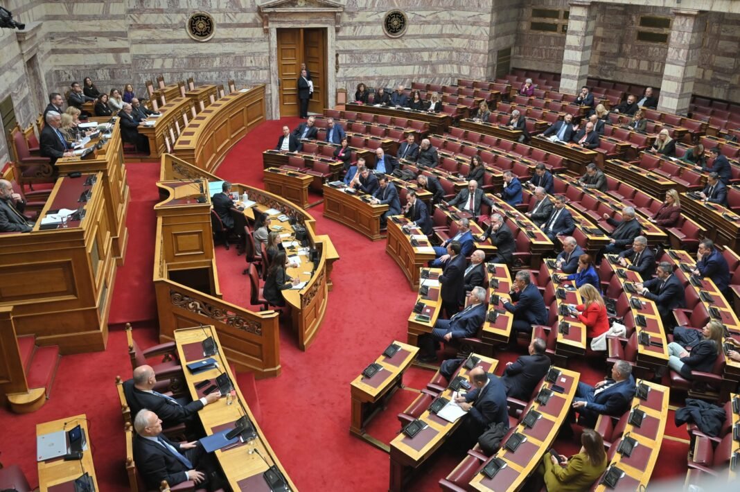 Βουλή: «Όχι» στην άρση ασυλίας του Δημήτρη Κουτσούμπα εισηγείται η Επιτροπή Δεοντολογίας – Υπέρ της άρσης για Μάντζο