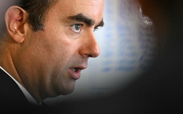 Γαλλία: Η Εθνοσυνέλευση δεν ενέκρινε τις δύο προτάσεις μομφής κατά του πρωθυπουργού Λεκορνί