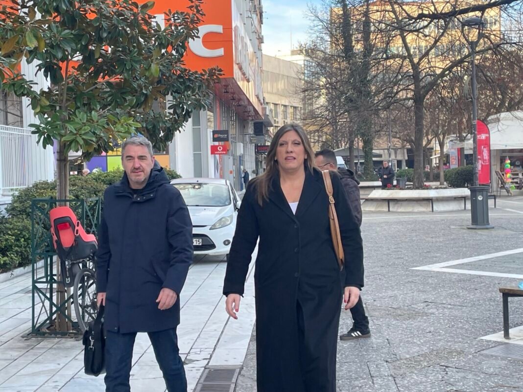 Κωνσταντοπούλου-από-τη-Λάρισα-για-τα-Τέμπη:-Οι-οικογένειες-των-θυμάτων-σκάβουν-με-τα-χέρια-τους-για-να-βγει-η-αλήθεια