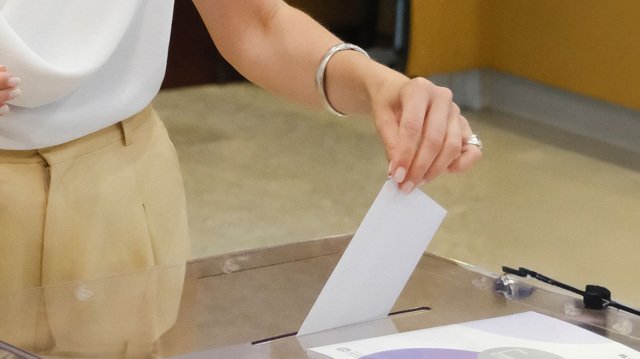 gpo:-Διευρύνει-στις-13,7-μονάδες-το-προβάδισμά-της-η-ΝΔ,-στο-20,1%-η-δυνητική-ψήφος-για-Καρυστιανού,-στο-17,6%-για-Τσίπρα