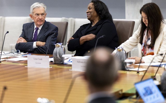 Πάουελ: Η υπόθεση Κουκ είναι “ίσως η πιο σημαντική” στην ιστορία της Fed