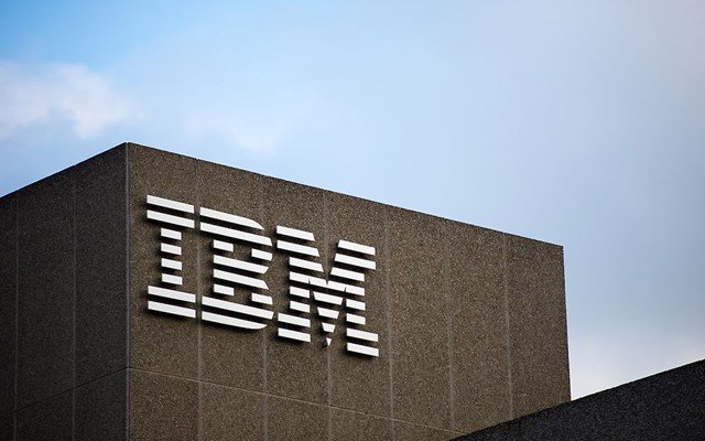 ibm:-Αύξηση-12%-στα-έσοδα-δ’-τριμήνου-–-Άλμα-8%-για-τη-μετοχή