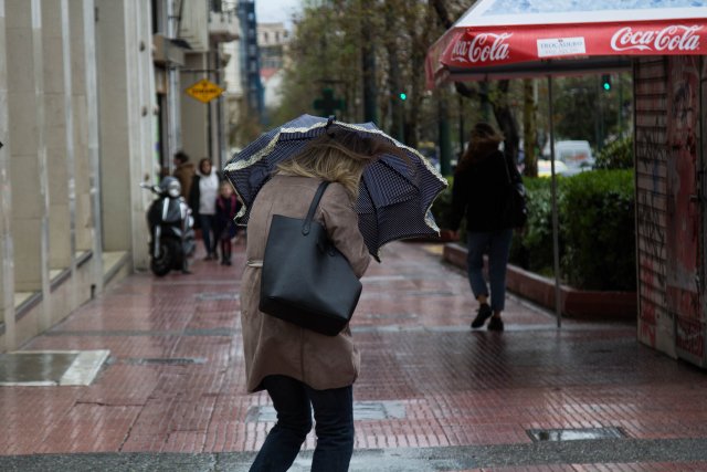 Επικαιροποιήθηκε το έκτακτο δελτίο καιρού από την ΕΜΥ: Βροχές και καταιγίδες το μεσημέρι στην Αττική