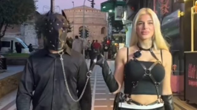 Θεσσαλονίκη:-Μοντέλο-του-only-fans-βγάζει-τον-σύντροφό-της-βόλτα-με-λουρί-και-μάσκα-σε-παραλία-και-Ναυαρίνου,-δείτε-βίντεο