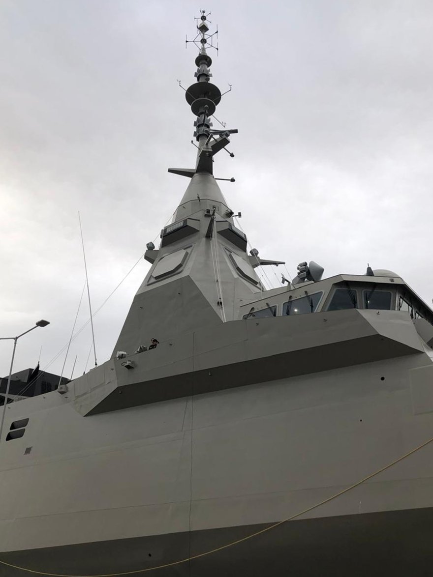 «Επισπεύδουμε την ανανέωση της ελληνογαλλικής αμυντικής συμφωνίας»: O Δένδιας υποδέχθηκε στη φρεγάτα Κίμων τη Γαλλίδα ομόλογό του