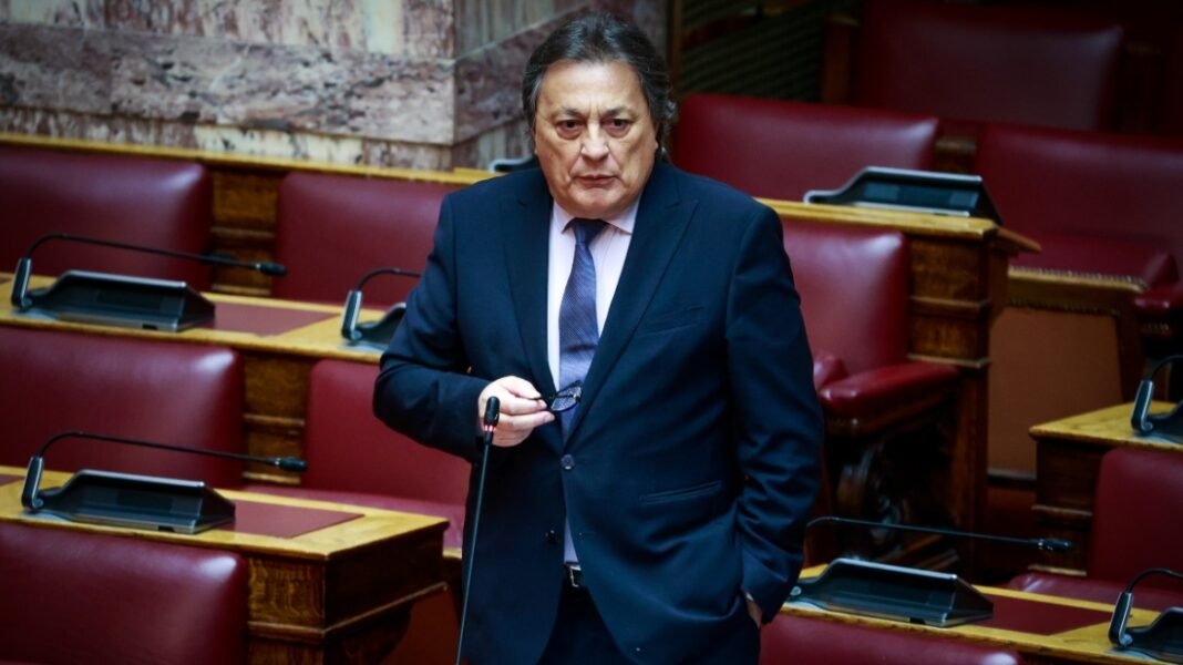 Ο Αλέξανδρος Αυλωνίτης παραιτήθηκε από το Κίνημα Δημοκρατίας του Κασσελάκη με αιχμές για «προσωποκεντρικό κόμμα»