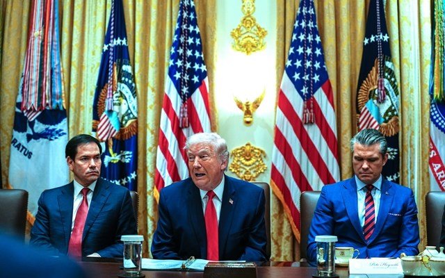 Χέγκσεθ: Το Πεντάγωνο είναι έτοιμο να εκτελέσει ό,τι αποφασίσει ο Τραμπ για το Ιράν