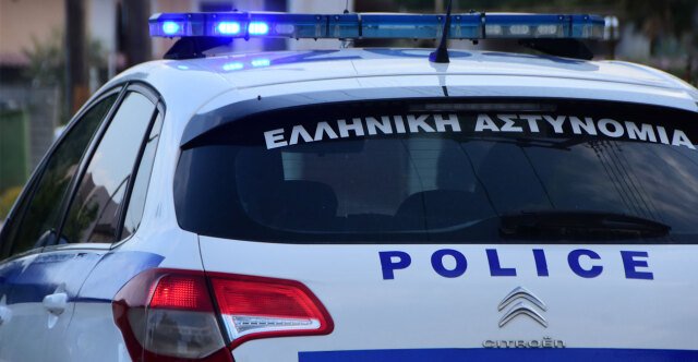 Επίθεση αγνώστων σε τρεις 19χρονους στην Πάτρα, είπαν ότι τους χτύπησαν επειδή ένας εξ αυτών φορούσε μπλούζα με την ελληνική σημαία