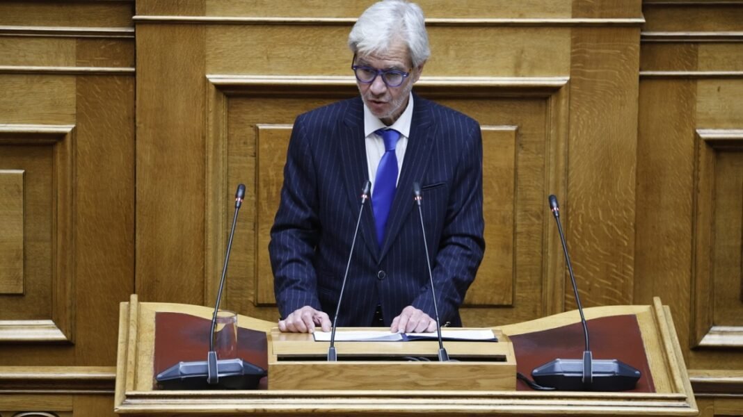 Η Βουλή τίμησε τους ήρωες των Ιμίων: «Ο Τάκης θα καμαρώνει από ψηλά για τις νέες φρεγάτες» είπε ο αδελφός του Παναγιώτη Βλαχάκου