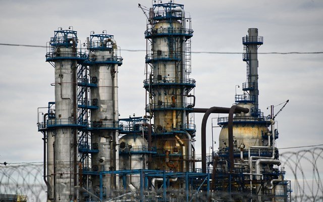 ΕΕ: Στο τραπέζι η αντικατάσταση του ανώτατου ορίου τιμών για το ρωσικό πετρέλαιο με πλήρη απαγόρευση