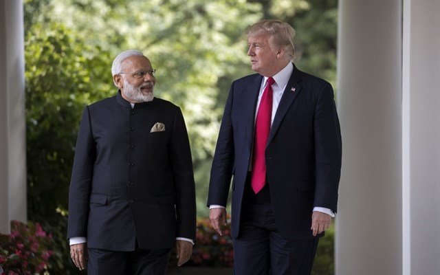 Τραμπ: Εμπορική συμφωνία με την Ινδία – Δεν θα αγοράζει ρωσικό πετρέλαιο, μειώνονται οι δασμοί