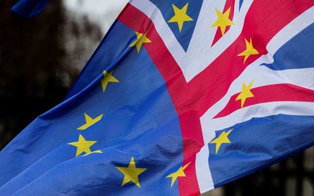 Η-Βρετανία-καλεί-την-ΕΕ-να-διατηρήσει-το-εμπόριο-“ανοιχτό”-εν-μέσω-φόβων-για-το-“made-in-europe”