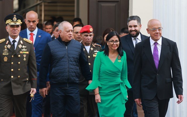 Βενεζουέλα:-Η-υπηρεσιακή-πρόεδρος-Ροδρίγκες-συναντάται-με-στελέχη-ξένων-πετρελαϊκών-εταιρειών