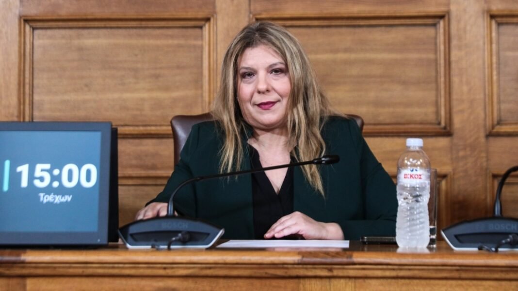 Μαρία Συρεγγέλα: Αναφορά στη Βουλή κατά της Ζωής Κωνσταντοπούλου για αντιδεοντολογική και υβριστική συμπεριφορά