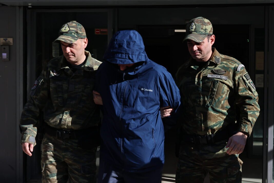 Σε διαθεσιμότητα με απόφαση του αρχηγού ΓΕΕΘΑ ο Σμήναρχος που συνελήφθη για κατασκοπεία Σε-διαθεσιμότητα-με-απόφαση-του-αρχηγού-ΓΕΕΘΑ-ο-Σμήναρχος-που-συνελήφθη-για-κατασκοπεία