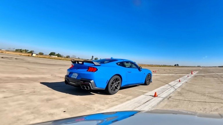 Ποιος-κερδίζει-την-κόντρα-μεταξύ-ford-mustang-και-bmw-m4-(+video)