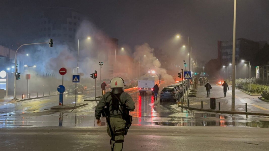 Το ΑΠΘ ζητά την άμεση ενεργοποίηση της ελεγχόμενης πρόσβασης στο Πανεπιστήμιο μετά τα σοβαρά επεισόδια με τις αμέτρητες μολότοφ