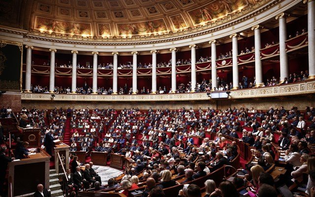 Γαλλία:-Αντιδράσεις-από-την-απόφαση-του-ΥΠΕΣ-να-εντάξει-το-κόμμα-της-Ανυπότακτης-Γαλλίας-στην-άκρα-αριστερά