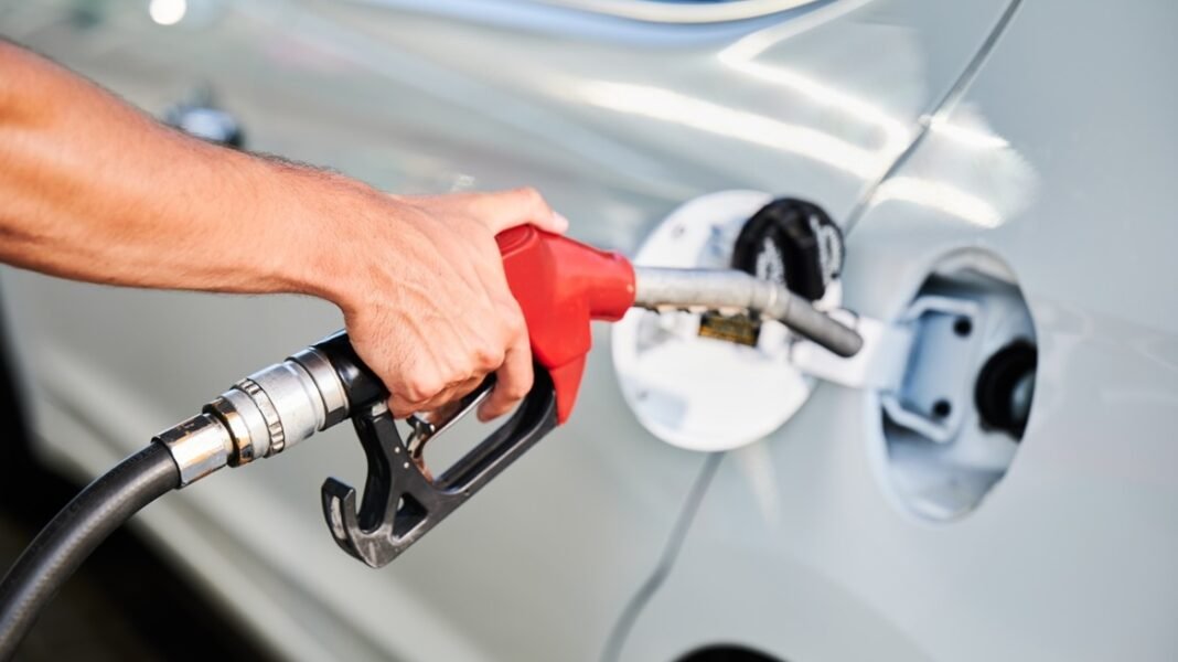 Επιχείρηση-«κάθαρση»-στην-αγορά-καυσίμων:-Η-καταδρομική-έφοδος-από-ΑΑΔΕ-και-ελληνικό-fbi-στα-πρατήρια-της-μαφίας