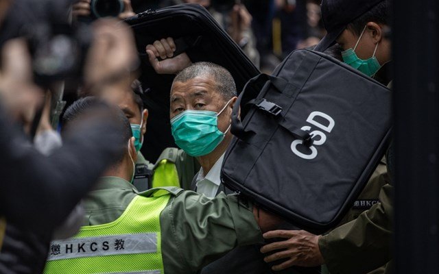 Χονγκ-Κονγκ:-Είκοσι-χρόνια-κάθειρξη-στον-πρώην-μεγιστάνα-του-Τύπου-Λάι
