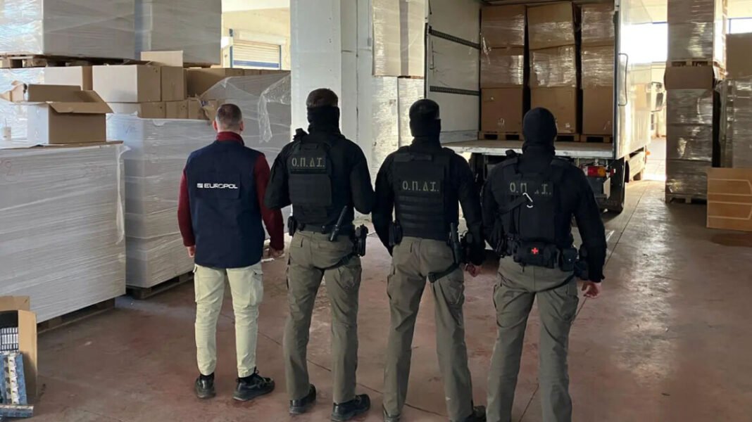 Ποιος-είναι-ο-αρχηγός-των-τσιγαράδων-με-το-παρατσούκλι-«Πούτιν»-–-Αστυνομικός-τους-έδινε-πληροφορίες-για-500-ευρώ-τον-μήνα