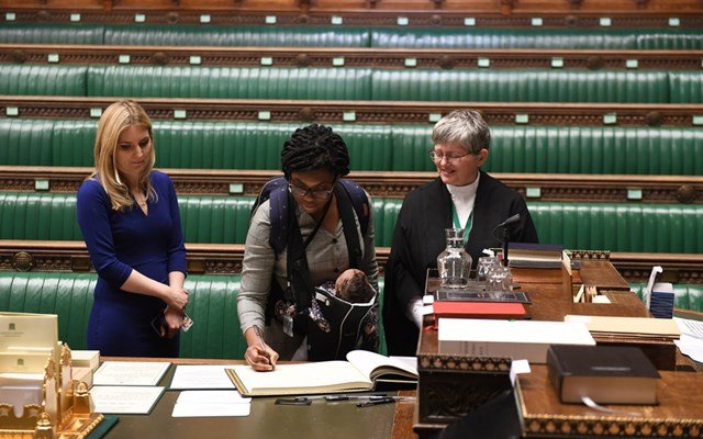 “Ο-Στάρμερ-οφείλει-να-παραιτηθεί”-λέει-η-ηγέτις-των-Συντητηρικών