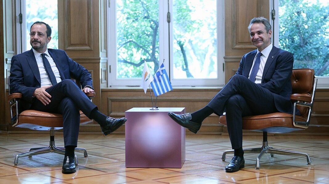 Επικοινωνία Μητσοτάκη – Χριστοδουλίδη πριν τη συνάντηση του πρωθυπουργού με τον Ερντογάν