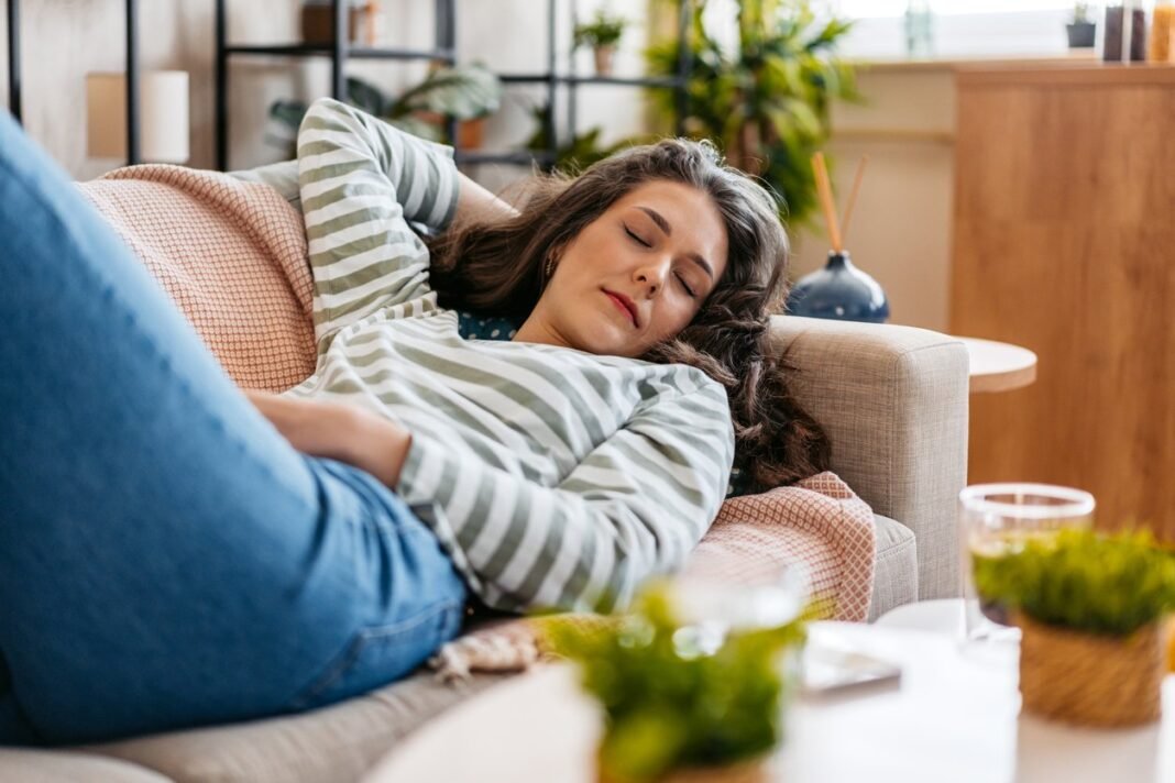 Ύπνος: Πως επηρεάζει τη λειτουργία του εγκεφάλου μια απογευματινή «σιέστα»