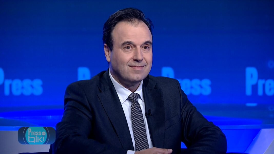 Δ. Παπαστεργίου: Συζητάμε απαγορεύσεις και περιορισμούς στη χρήση των social media ανάλογα με την ηλικία