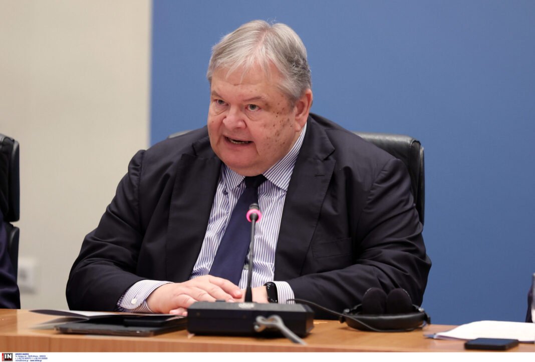 Συνταγματική-αναθεώρηση:-Η-«σύγκρουση»-Βενιζέλου-με-Μαξίμου-και-ο-καβγάς-με-τον-Αλιβιζάτο-για-το-άρθρο-86