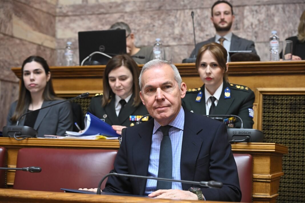 Βουλή-–-Δαβάκης:-Ενδεχομένως-υπάρχει-λόγος-εφαρμογής-της-διάταξης-περί-αφαίρεσης-ιθαγένειας-για-τον-σμήναρχο