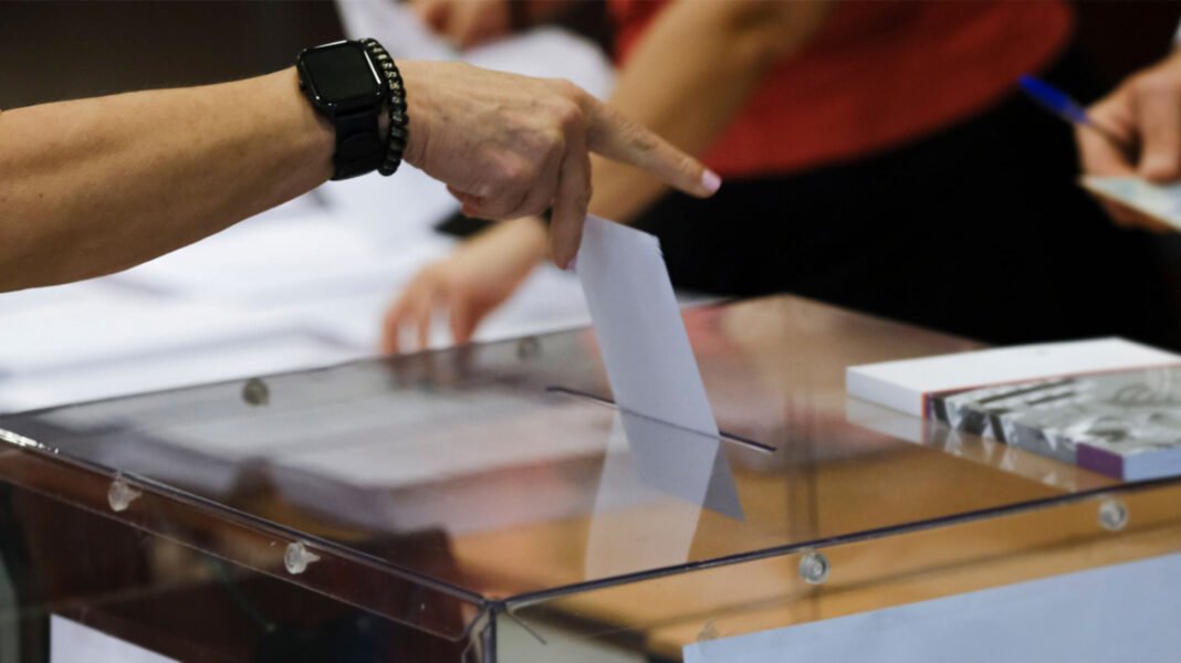 Δημοσκόπηση Interview: Στο 31,9% η ΝΔ στην εκτίμηση εκλογικού αποτελέσματος, υποχωρεί η Καρυστιανού