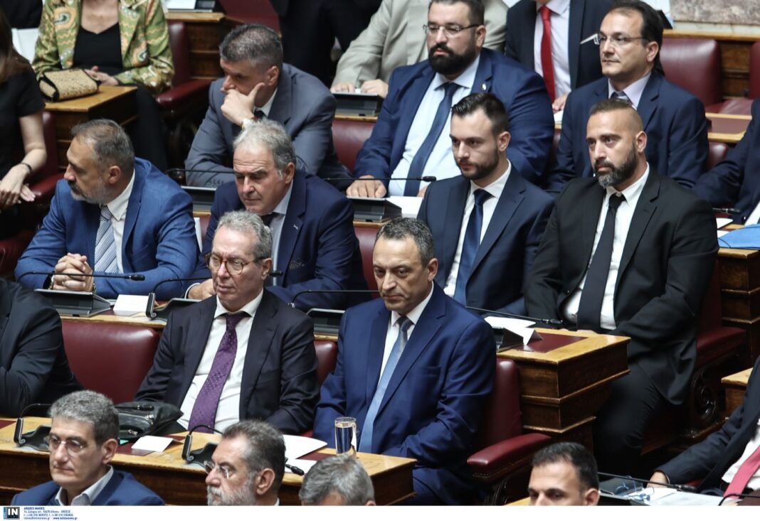 Σπαρτιάτες:-Απαλλαγή-των-11-βουλευτών,-του-Ηλία-Κασιδιάρη-και-του-δικηγόρου-για-εξαπάτηση-εκλογέων-προτείνει-η-εισαγγελέας