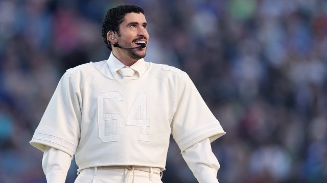 bad-bunny:-Πώς-ο-υπάλληλος-του-σούπερ-μάρκετ-που-έγραφε-τραγούδια-στο-δωμάτιό-του-έγινε-το-απόλυτο-μουσικό-φαινόμενο-της-εποχής