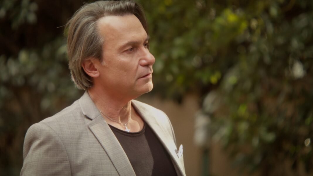 Να-μ’-αγαπάς:-Ο-Άγγελος-αποκαλύπτει-σε-όλους-ότι-είναι-ετεροθαλής-αδερφός-του-Θεόφιλου