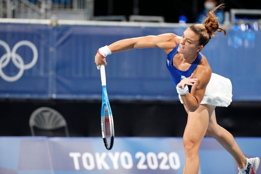 greek-tennis-star-maria-sakkari-defeats-three-time-champion-iga-swiatek-to-reach-doha-semi-finals